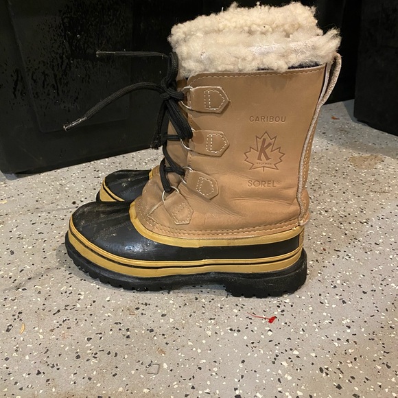 Sorel Caribou Boots in Tan and Black size 9